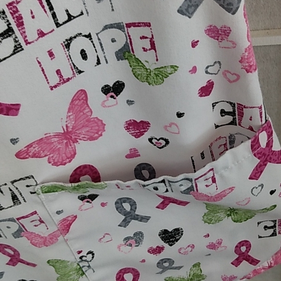 SB Scrub Top โ Pink/White โ V-Neck โ Sizeโ S - Picture 5 of 9